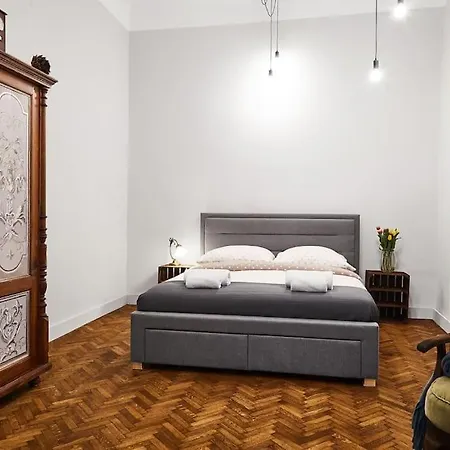 Househost Apartment: Jozefa Dietla 73/7 Lägenhet *