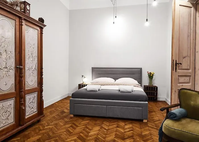 Househost Apartment: Jozefa Dietla 73/7 Apartman *